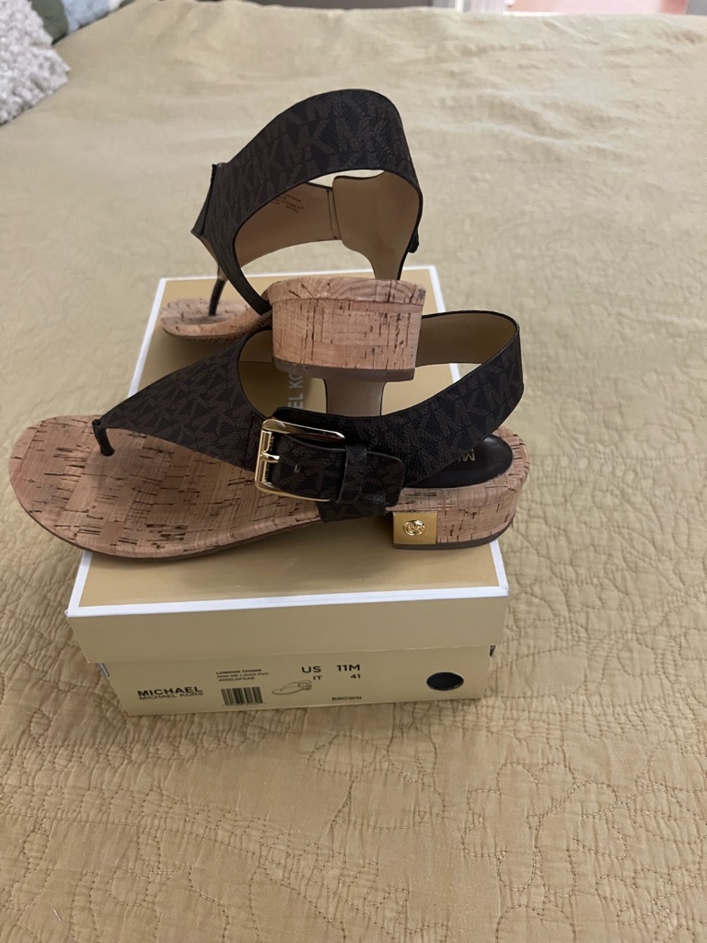 NIB Michael Kors London Thong Cork-Accent Sandals with Gold Buckle